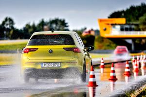 Подержанные летние шины против новых в сравнительном тесте журнала Motor