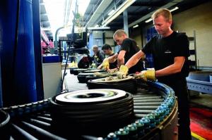 Гиганты шинной промышленности массово закрывают заводы