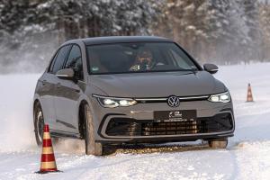 Эксперты Automobilclub von Deutschland протестировали 10 всесезонных шин для гольф-класса
