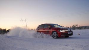 Goodyear UltraGrip Performance 3 победила в большом тесте зимних шин ADAC, ÖAMTC и TCS