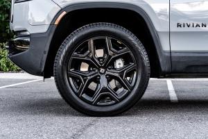 Rivian назвала Nokian Hakkapeliitta R5 SUV официальными зимними шинами для R1T и R1S