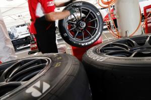 Bridgestone продолжит поставлять гоночные шины для серий Super GT и IndyCar