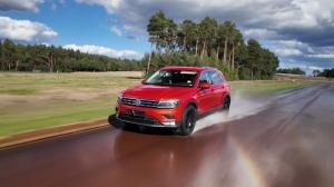 Continental UltraContact UX7 побеждает в сравнительном тесте пяти летних SUV-шин размером 235/55R19 