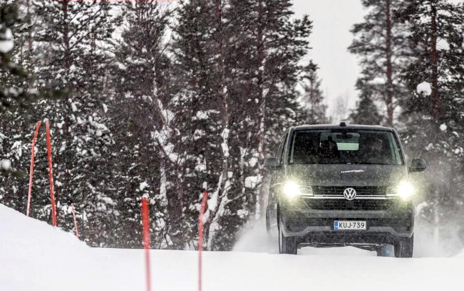 Тест шипованных шин 215/65R16C (Moottori, 9/2021)