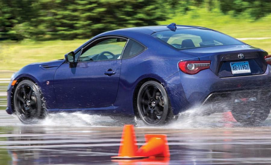 Тест летних и всесезонных шин для легковых автомобилей, SUV и пикапов (Consumer Reports, July 2022)