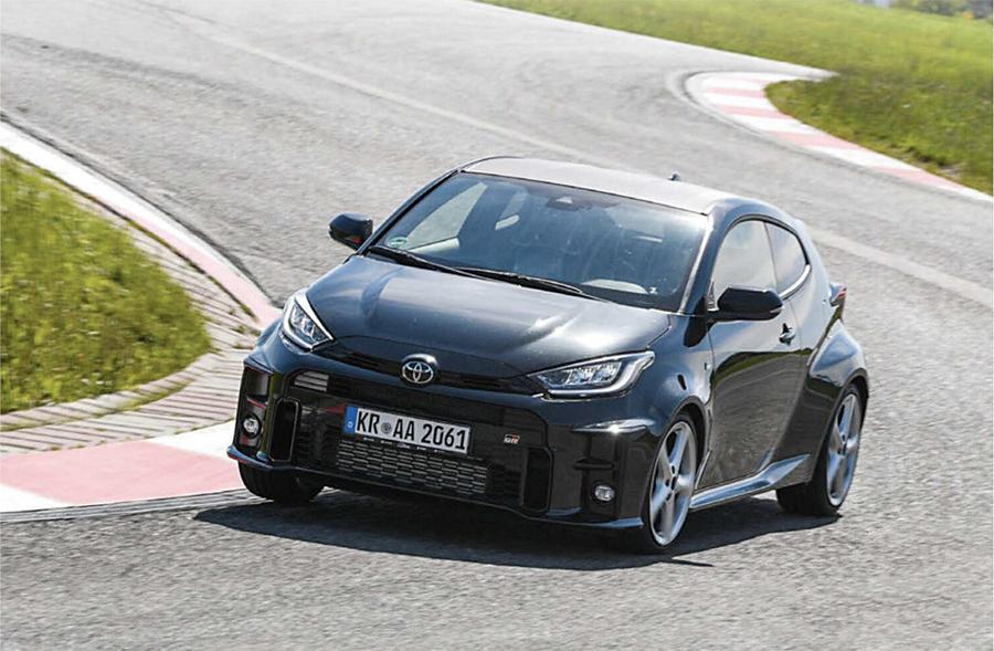 Тест летних шин со спортивным характером 225/40R18 (Auto Bild Sportscars, 4/2023) 