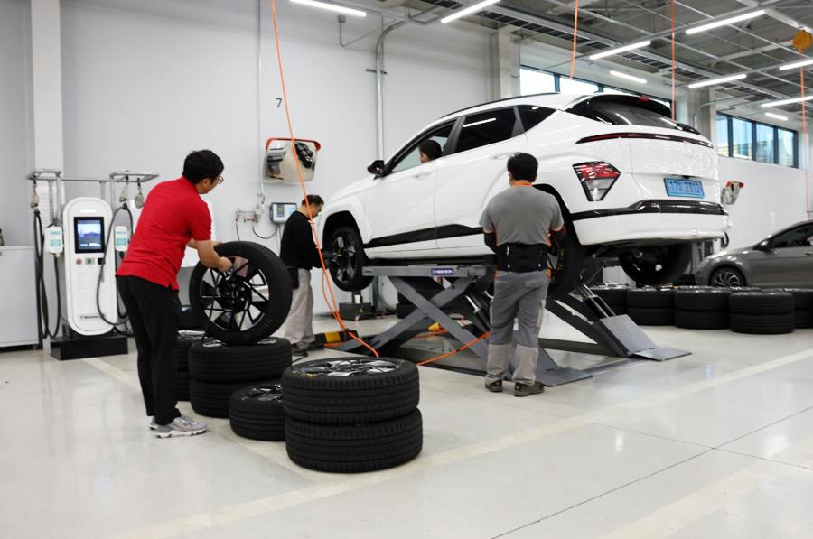 Тест летних EV-шин 215/55R18 (Auto Bild, 11/2025)