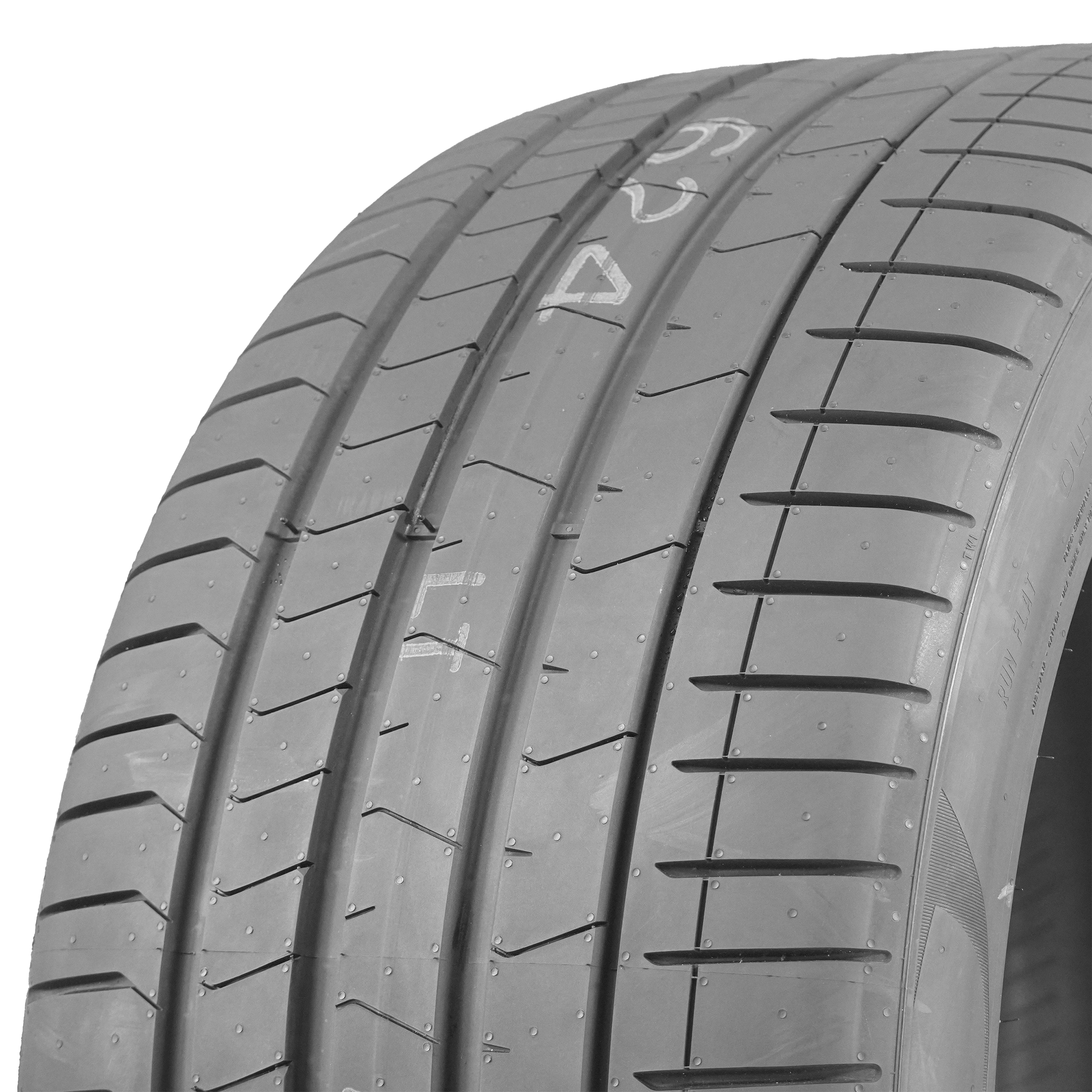 Шины Pirelli P Zero (PZ4) Luxury Saloon